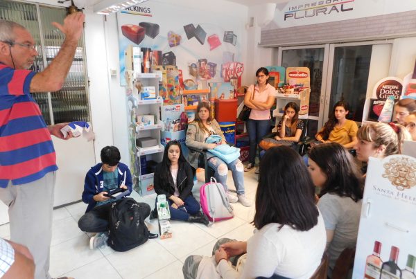 Diseño sostenible, <br>diseño con compromiso ambientalista 21 Estudiantes de Diseño en Impresora Plural. 1