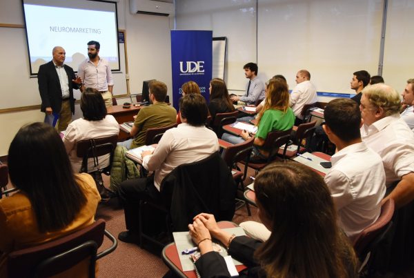 Otro exitoso Seminario en UDE <br> Neuromarketing 24 Seminario Neuromarketing