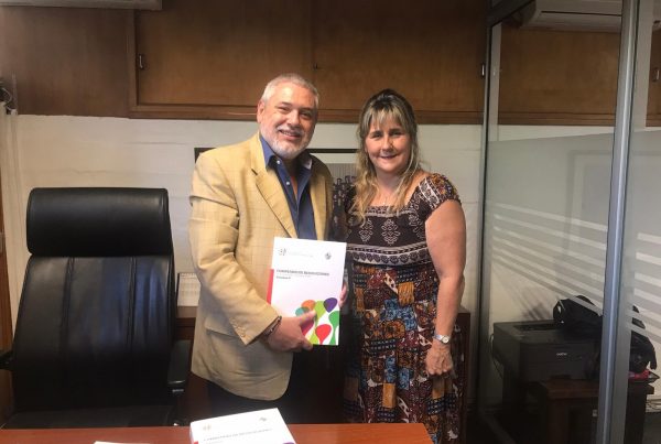 Derechos Humanos <br> UDE recibe material sobre resoluciones oficiales 1 Vignali - Derechos Humanos