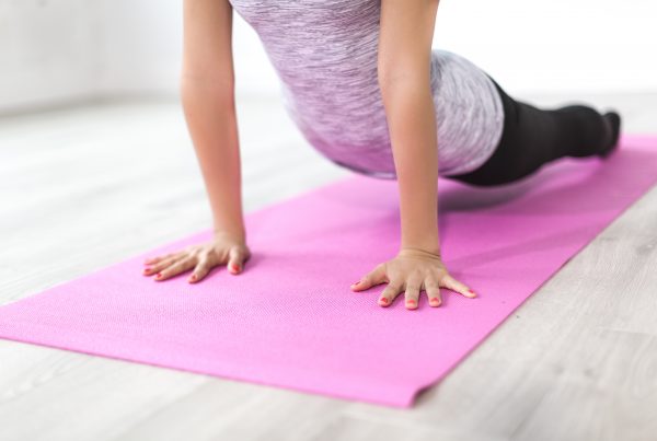 Mantén tu forma física 29 balance body exercise female 374101