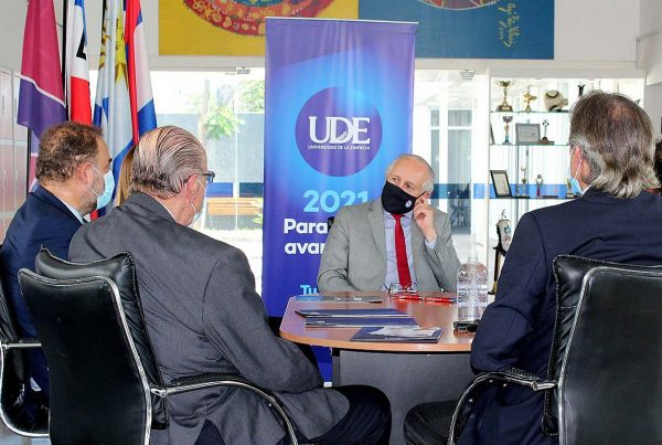 Dr. Pablo da Silveira visita la nueva sede de Ciudad de la Costa 13 Ministro Educación vista proyecto Universidad de la Empresa