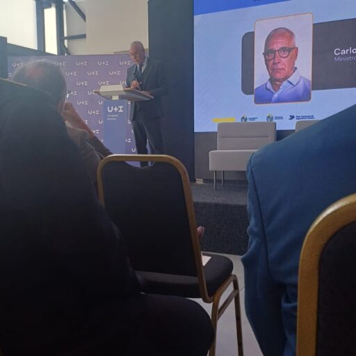 Decano Cabeza en representación de UDE