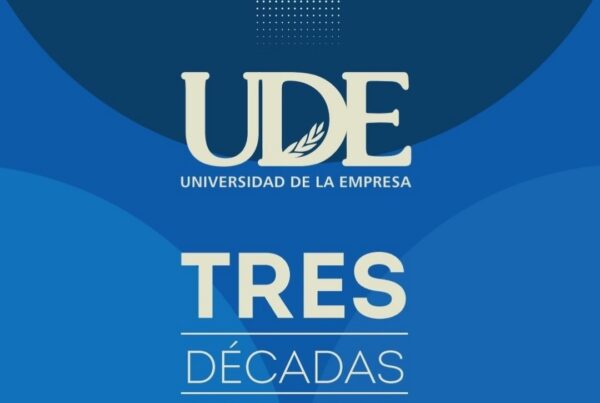 Ude libro Tres décadas